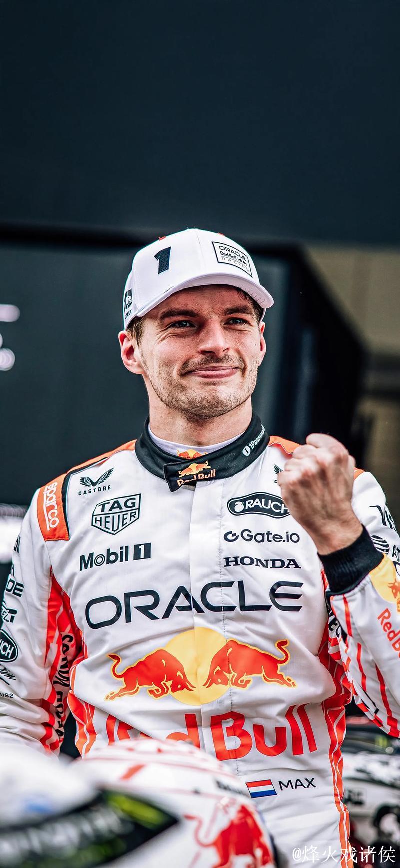 F1奥地利站：维斯塔潘无奈退赛，诺里斯杆位起步夺冠